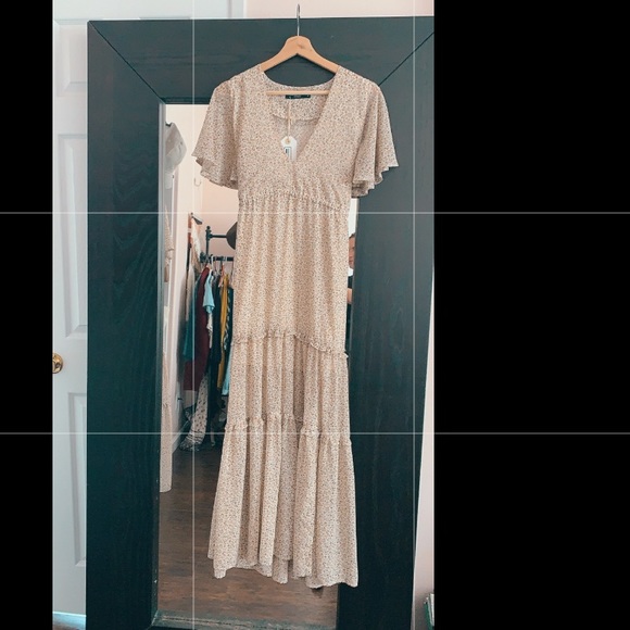 • Floral Maxi Dress • - Picture 4 of 11